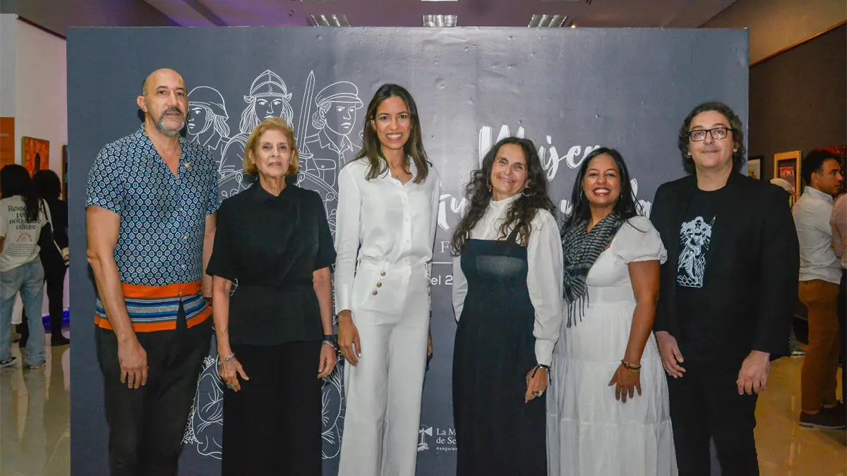 Centro de Convenciones UTESA y Fundación Mujeres Puro Arte inauguran exposición “Mujer, guerra y paz”