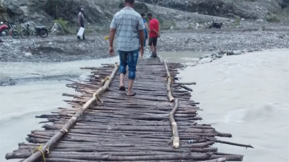 Comunitarios de La Isleta piden construcción de puente en San José de Ocoa