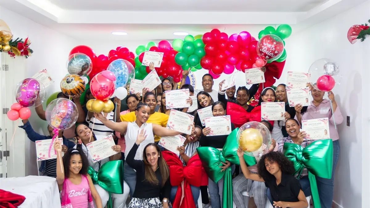 Realizan exitoso taller de lazos y globos en La Altagracia