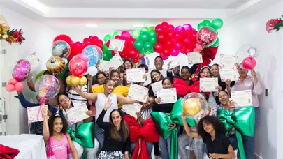 Realizan exitoso taller de lazos y globos en La Altagracia