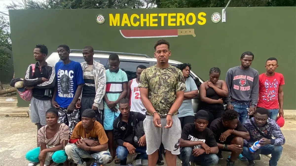 Patrulla del Ejército detiene a conductor con 16 haitianos indocumentados en una jeepeta en Mao