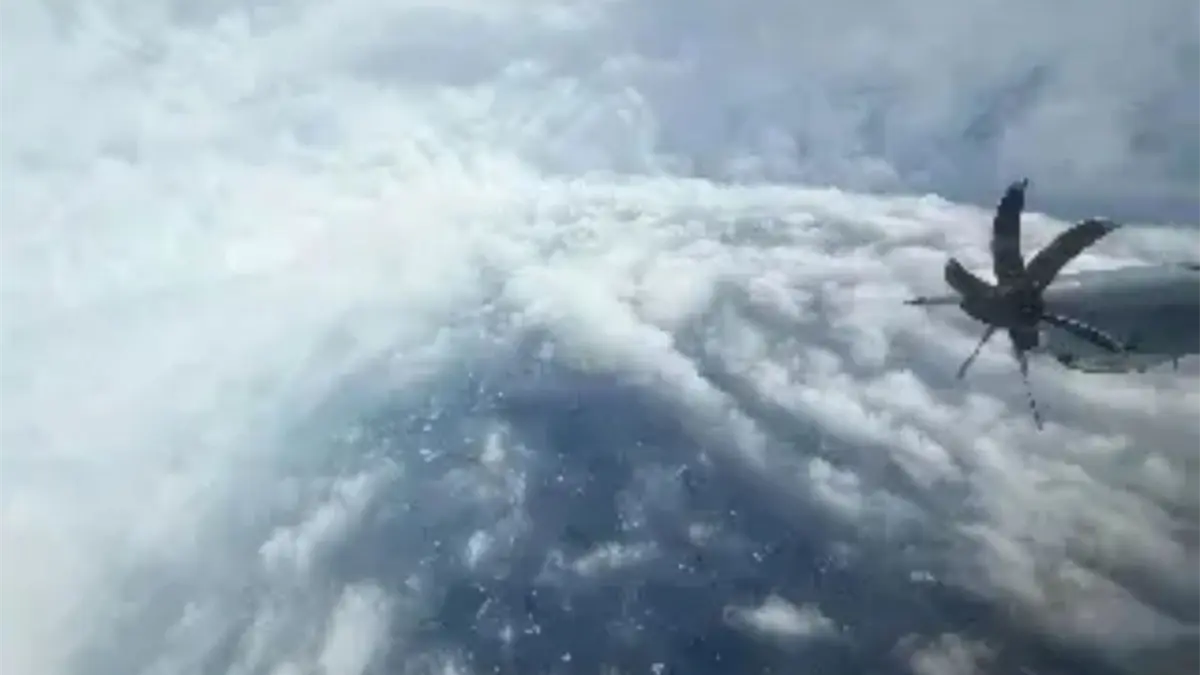 Avión cazahuracanes de EEUU es forzado a regresar por turbulencias muy fuertes de Melissa