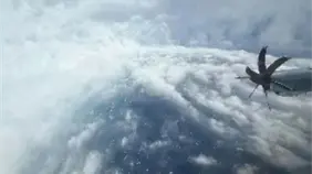 Avión cazahuracanes de EEUU es forzado a regresar por turbulencias muy fuertes de Melissa