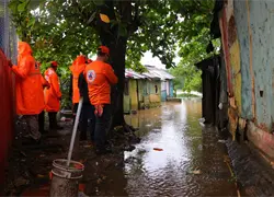 Casi 40 personas siguen albergadas en El Túnel de Capotillo tras lluvias provocadas por Melissa