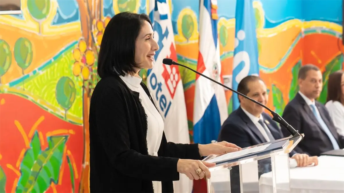 Primera dama Raquel Arbaje impulsa donación de Indotel para el Oncopediátrico Uniendo Voluntades