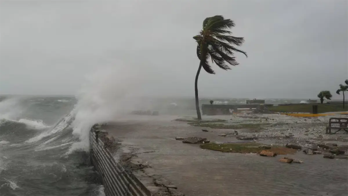El huracán Melissa se refuerza y vuelve a subir a categoría 4 al acercarse a Cuba