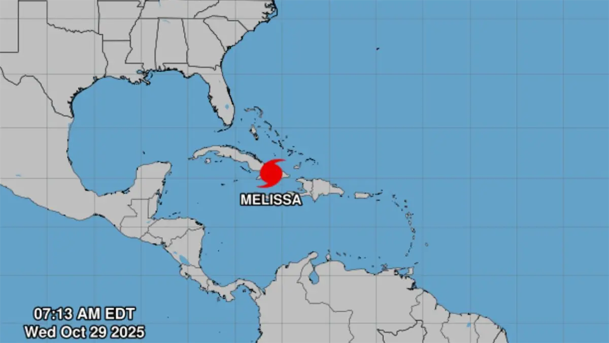 El huracán Melissa, extremadamente peligroso, toca tierra en la costa del oriente de Cuba