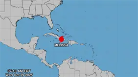 El huracán Melissa, extremadamente peligroso, toca tierra en la costa del oriente de Cuba