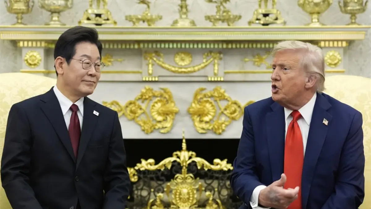 Corea del Sur cierra el acuerdo comercial con Trump tras obsequiarle con una corona dorada