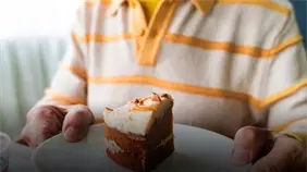 Mujer termina su matrimonio de 25 años porque el marido se comió su trozo de tarta