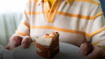 Mujer termina su matrimonio de 25 a&ntilde;os porque el marido se comi&oacute; su trozo de tarta