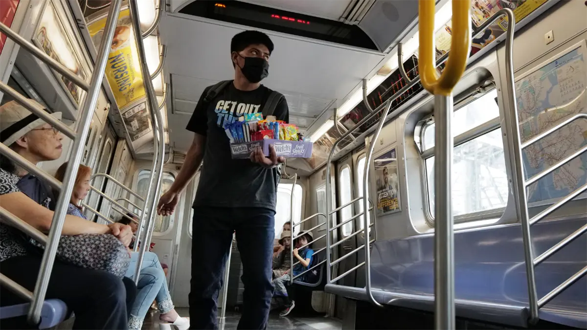 Vendedores ambulantes y repartidores se unen para pedir más protección en Nueva York