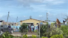 Dominicanos en Jamaica lo pierden todo por el huracán Melissa; Gobierno dominicano activa plan de auxilio Dominicanos en Jamaica lo pierden todo por el huracán Melissa; Gobierno dominicano activa plan de auxilio