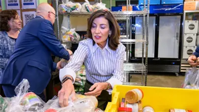 Gobernadora de Nueva York declara emergencia para liberar 65 millones en ayuda alimentaria