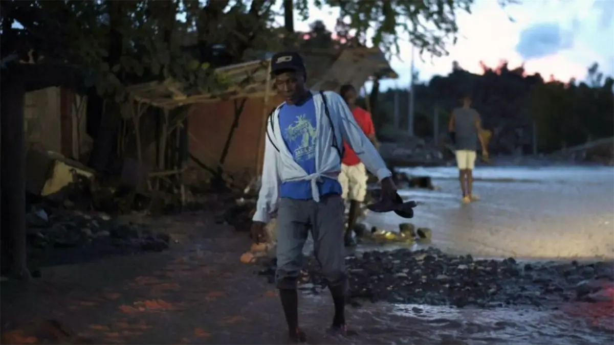 Se inunda el pueblo de Haití en el que murieron veinte personas por el huracán Melissa