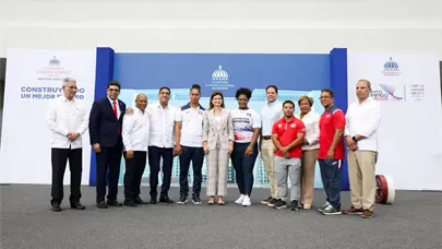Raquel Pe&ntilde;a y ministro Bonilla entregan Pabell&oacute;n de Halterofilia