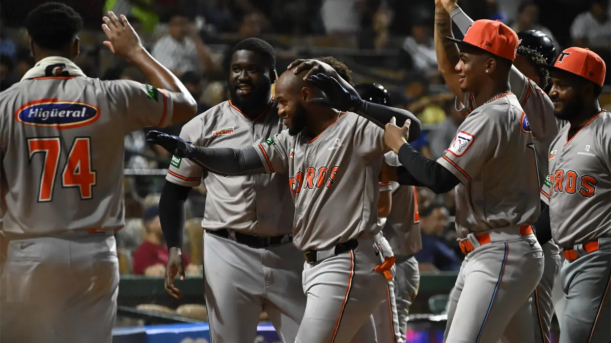 Grand Slam de Bryan De la Cruz guía a Toros a una victoria sobre Licey