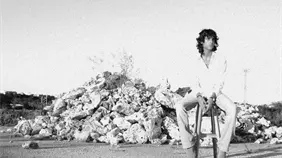 Víctor Pintor estrena "Miradas Disfrazadas" como un canto al desamor