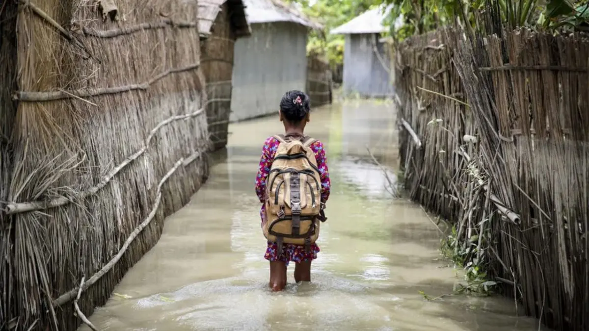 Escuelas inundadas y aulas vacías: así golpea el cambio climático a la niñez dominicana