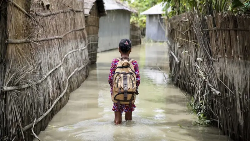 Escuelas inundadas y aulas vacías: así golpea el cambio climático a la niñez dominicana