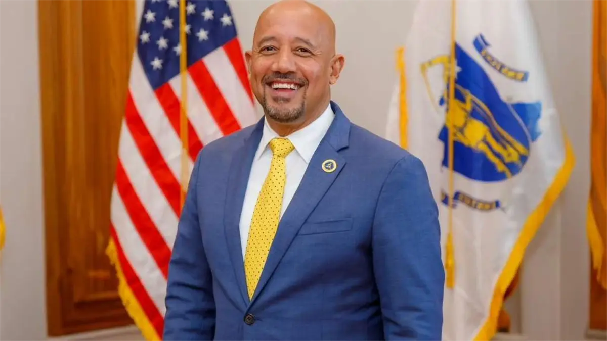 Brian DePeña busca reelección en Lawrence con enfoque en desarrollo económico