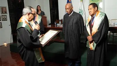 Dr. H&eacute;ctor Arias Bustamante es investido como Miembro de N&uacute;mero de la Academia de Ciencias