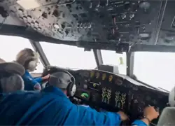 Así fueron las violentas turbulencias en el avión que atravesó el ojo del huracán Melissa