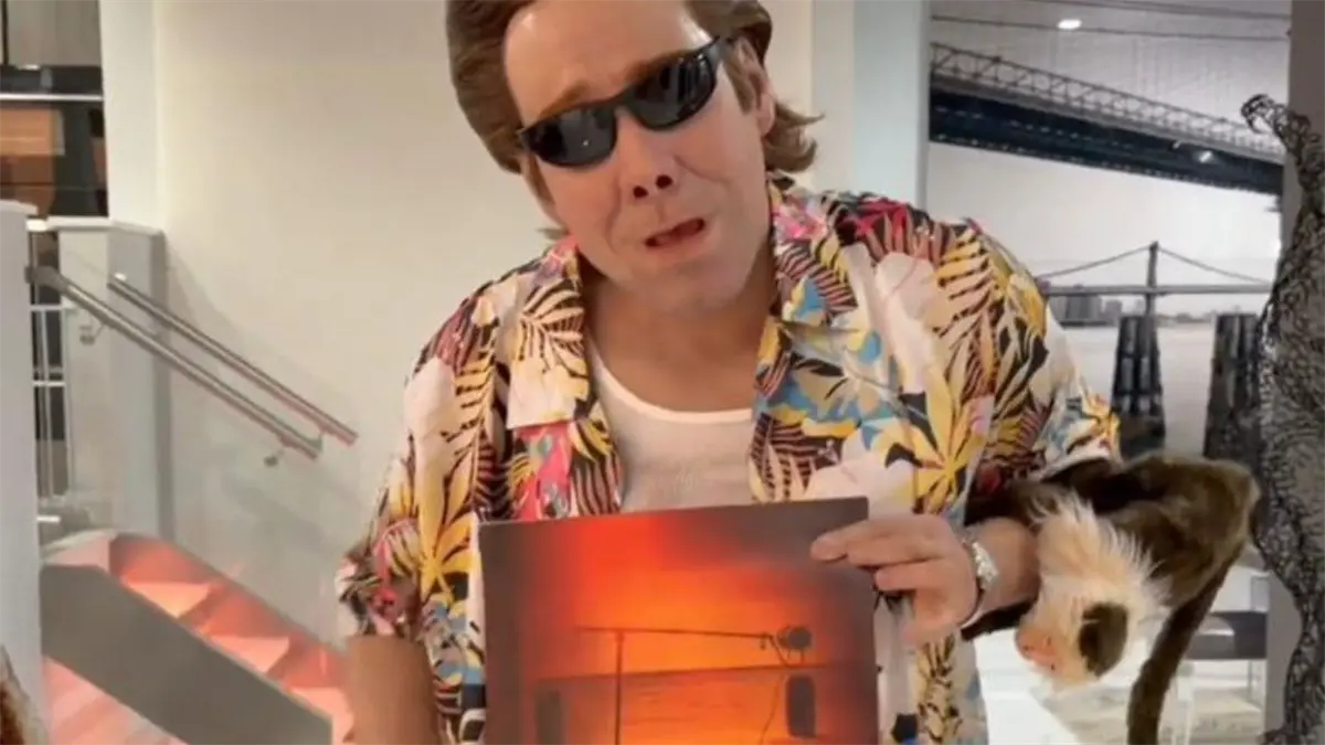 Romeo Santos sorprende en Halloween disfrazado de Ace Ventura y anuncia nuevo álbum para el 28 de noviembre