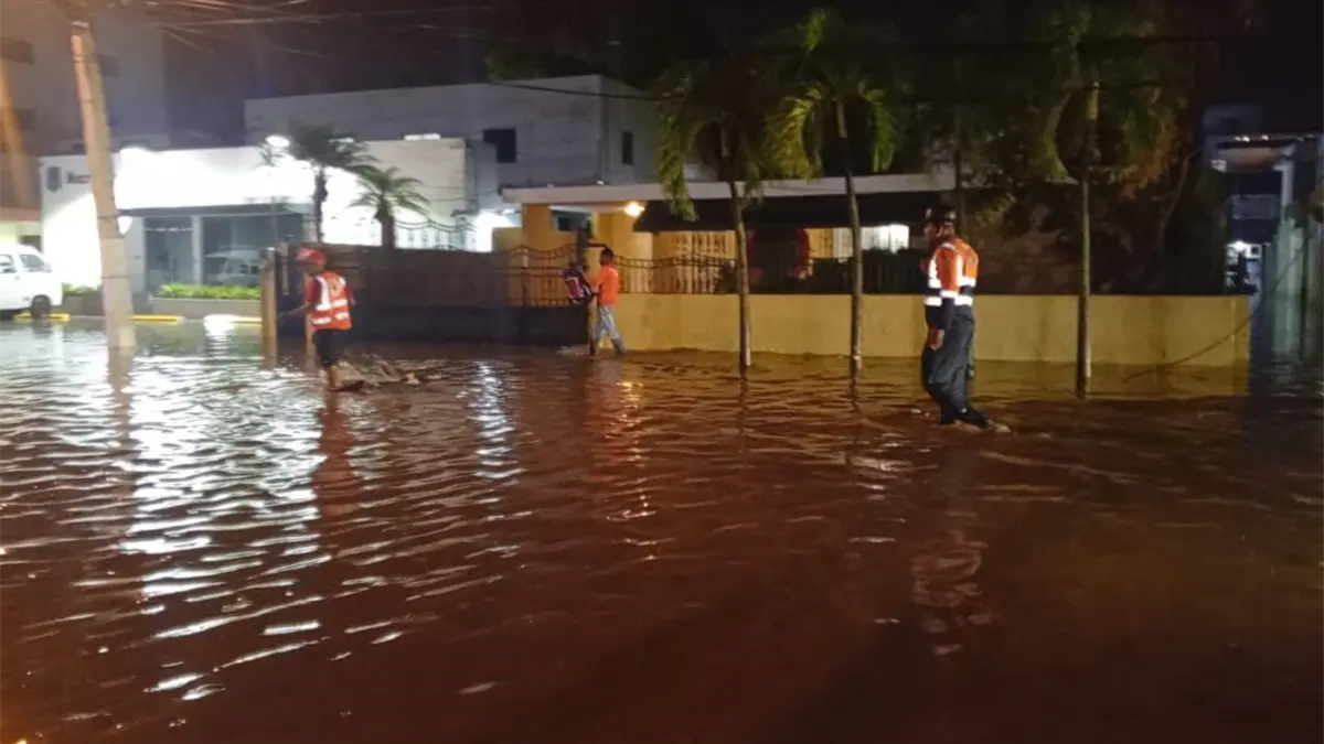 Defensa Civil mitiga inundaciones en zona urbana de Santiago