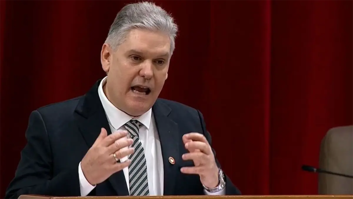 Imputan al exministro cubano Alejandro Gil por espionaje, malversación y lavado de activos