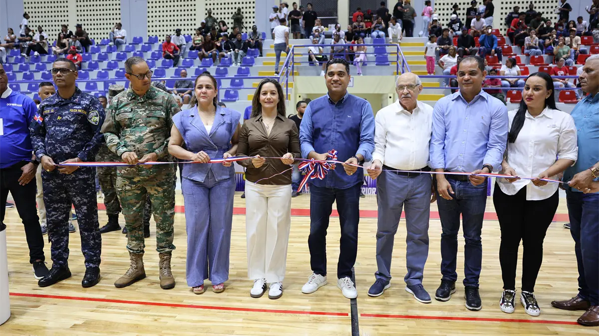 Ministro Kelvin Cruz entrega Polideportivo de Mao con inversión de 36 millones