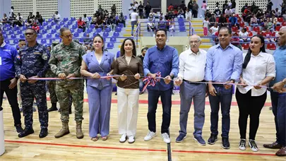 Ministro Kelvin Cruz entrega Polideportivo de Mao con inversión de 36 millones