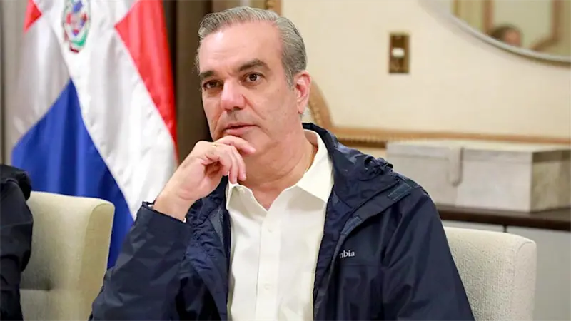 Presidente Abinader recorre zonas afectadas por las lluvias en San José de Ocoa y Barahona