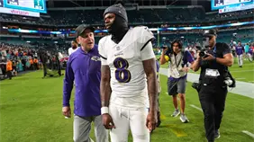 NFL multa a Ravens con 100.000 dólares por error en informe de lesión de Lamar Jackson