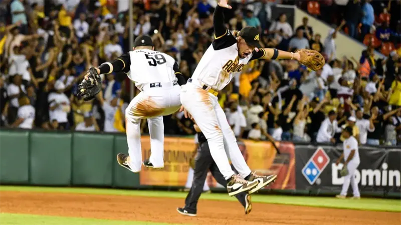 Águilas Cibaeñas lideran con Luis Pipe Urueta y sus 100 victorias