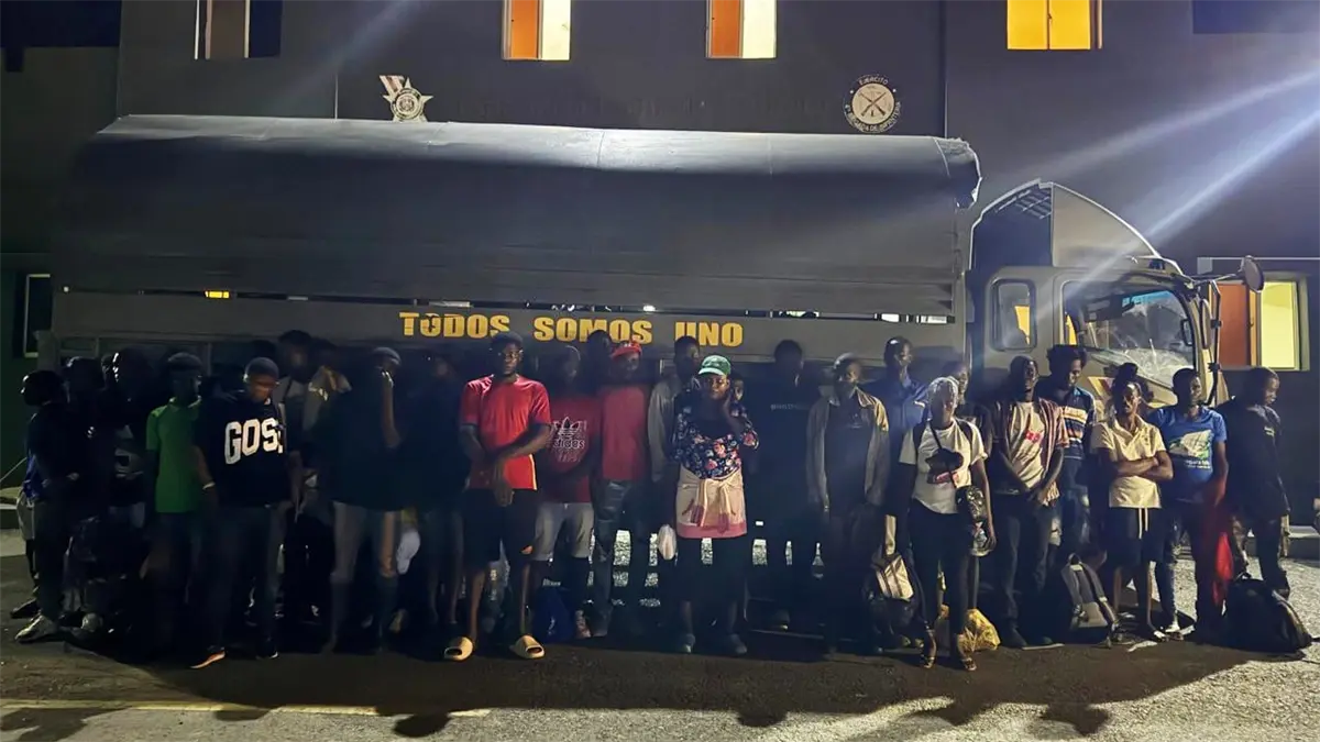 Ejército detiene a 42 haitianos indocumentados en operativo realizado en Loma de Cabrera