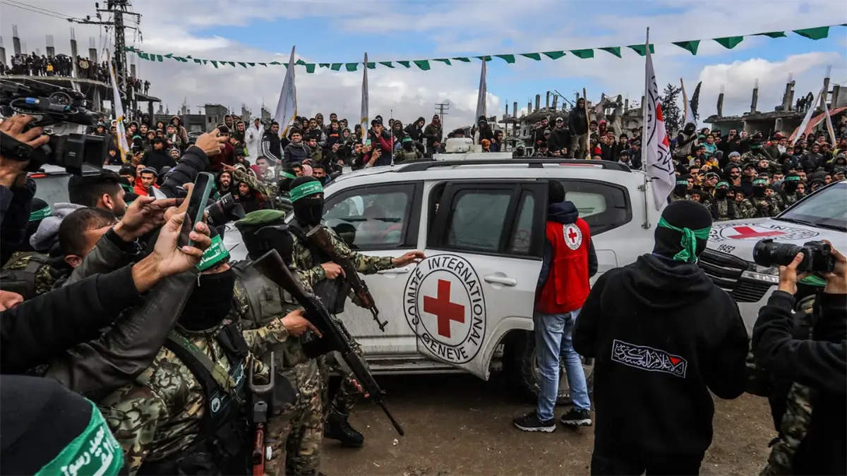 Ejército de Israel recibe de la Cruz Roja los cuerpos de tres supuestos rehenes en Gaza