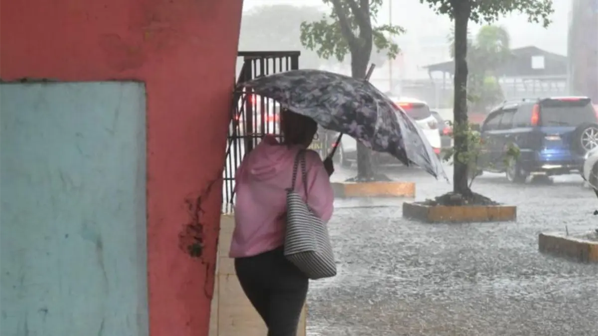 Onda tropical y vaguada generan aguaceros y tormentas eléctricas