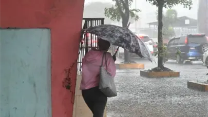 Onda tropical y vaguada generan aguaceros y tormentas el&eacute;ctricas