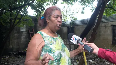 "Todo se da&ntilde;&oacute;, tuve que recostar la nevera": residentes de SDO lo pierden todo por las inundaciones