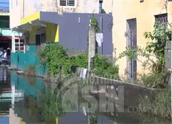 Aguaceros convierten el barrio Los Solares en una laguna, SDE