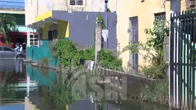 Aguaceros convierten el barrio Los Solares en una laguna, SDE