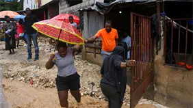 Aumentan a 32 las personas fallecidas por el huracán Melissa en Jamaica