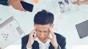 Joven muere por agotamiento laboral tras trabajar casi 80 horas semanales