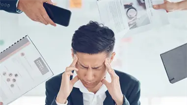 Joven muere por agotamiento laboral tras trabajar casi 80 horas semanales Joven muere por agotamiento laboral tras trabajar casi 80 horas semanales