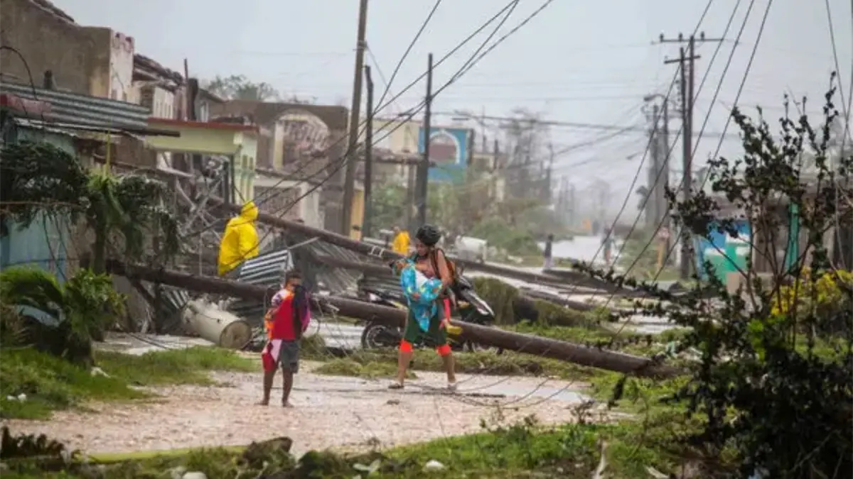 La lucha por salvar algo en un pueblo cubierto de lodo en las montañas de Jamaica