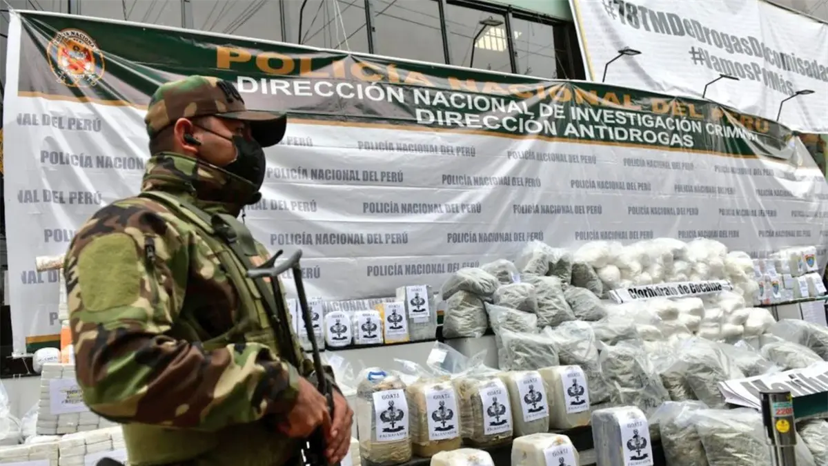 Ocho detenidos y 15.4 kilos de marihuana incautados en región de Perú fronteriza con Chile