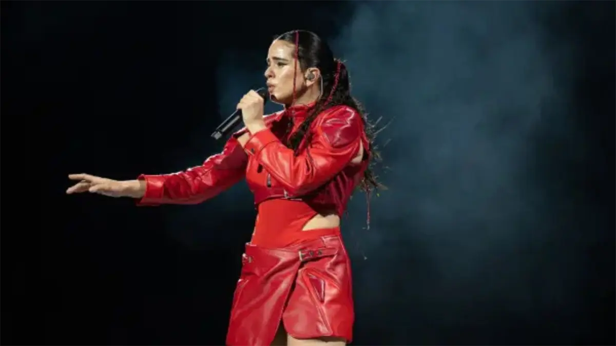 Rosalía y su sentido de la moda: del estilo flamenco al minimalismo místico