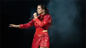 Rosalía y su sentido de la moda: del estilo flamenco al minimalismo místico