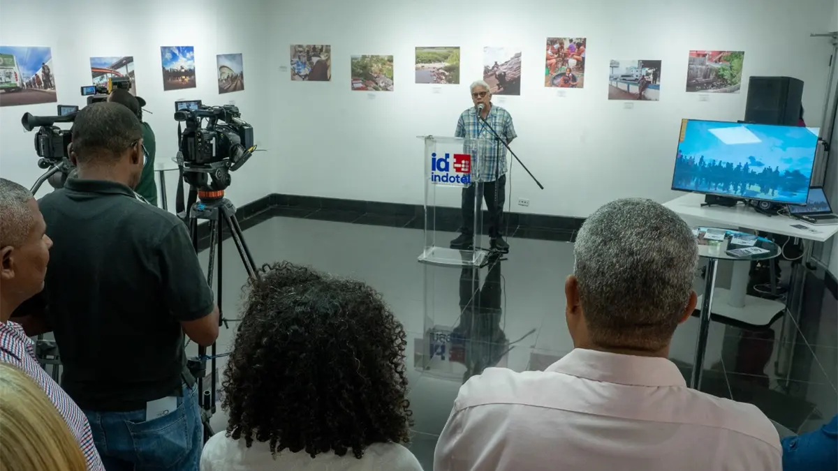 Colectivo inaugura exposición Cuatro miradas  a la ciudad, retrato de disparidad social  y de tesón